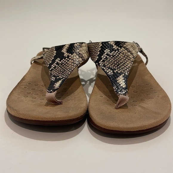 Vionic Kirra Snake Print Leather T Strap Sandals - Picture 2 of 7